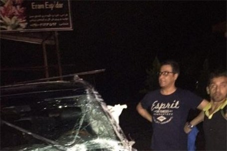 خودرو مهرداد میناوند در نوشهر واژگون شد