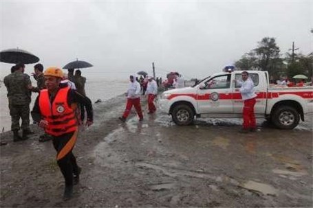 نجات ۱۱ خودرو گرفتار در سیلاب در کردستان