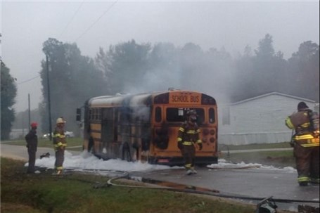 حریق یک اتوبوس حامل 15 دانش‌آموز