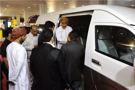 رئیس هیات مدیره اتاق بازرگانی عمان از غرفه سایپا بازدید کرد