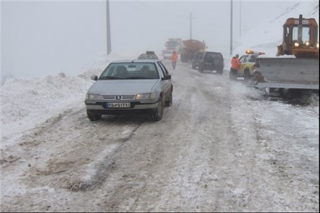 بارش برف و باران و ترافیک نیمه سنگین در جاده‌های کشور