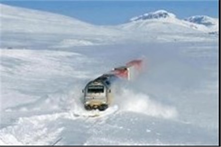 امدادرسانی به مسافران در راه مانده محورهای برف‌گیر با ‌افزایش قطار‌ها
