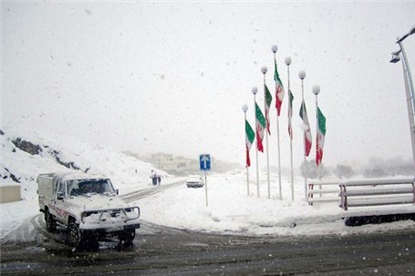 بارش برف 4 محور استان سمنان را مسدود کرد