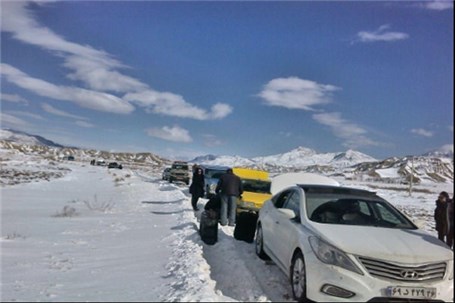 امدادرسانی به50 خودرو گرفتاردر برف دامغان