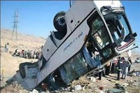 واژگونی اتوبوس در محور جهرم - شیراز ۳۶ زخمی بر جای نهاد