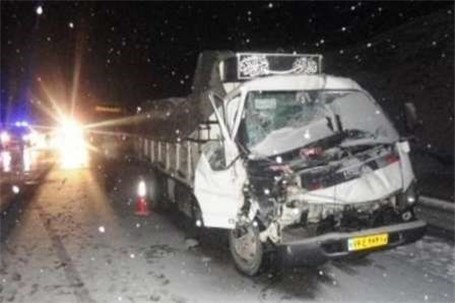 تصادف زنجیره ای 25 خودرو در محور ساوه-همدان