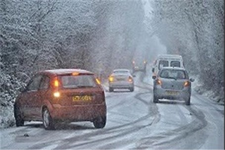 بارش برف و باران و ترافیک نیمه سنگین در جاده‌های کشور
