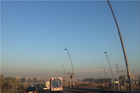 تصویری از حجم آلودگی هوای تهران در حوالی شهرری،جنوب به شمال اتوبان امام علی(ع)