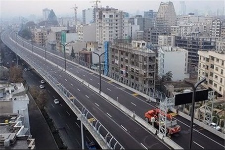 شهرداری به‌جای بزرگراه‌ و پل‌، حمل و نقل عمومی را گسترش دهد
