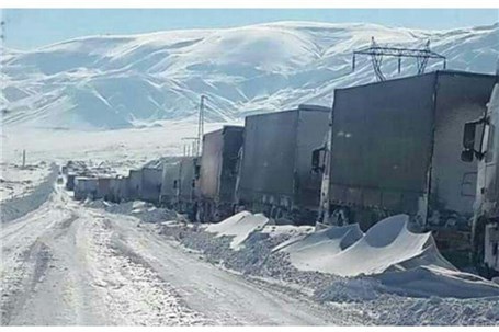 زمین گیر شدن 2 هزار کامیون در مرز بازرگان