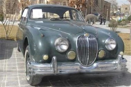 نمایشگاه خودروهای قدیمی در کاخ موزه چهلستون اصفهان