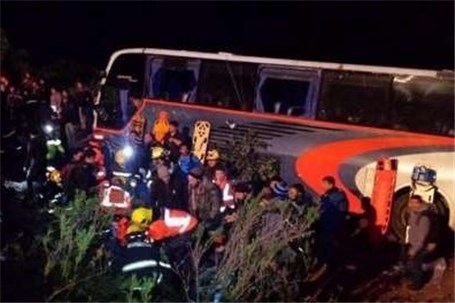 دست کم ۵ کشته و ۵۰ مجروح در واژگونی اتوبوس در آرژانتین