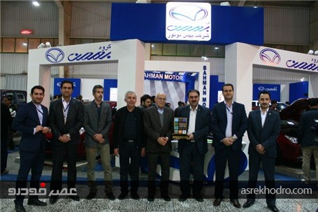گزارش تصویری از اهدای لوح تقدیر به شرکت های حاضر در نمایشگاه خودرو اصفهان