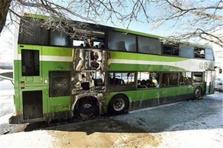 اتوبوس دو طبقه در سرمای شدید کانادا آتش گرفت