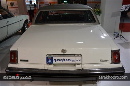 یک مدل کادیلاک قدیمی در نمایشگاه صنعت خودرو