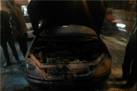 آتش سوزی خودرو در آمل 2 مصدوم داشت