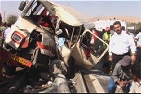 تصادف مرگبار اتوبوس با مینی‌بوس در آزادراه تهران - کرج