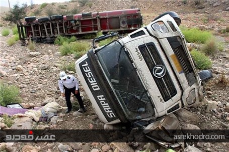 تصاویری از واژگونی خودروها در جاده بندرعباس ـ سیرجان