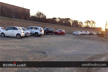 صف طولانی پلاک‌گذاری خودروهای خارجی در تهران