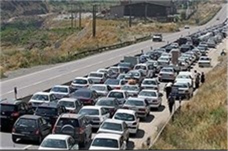 ترافیک در محورهای تهران- کرج، کرج- چالوس، جاده هراز و جاده فیروزکوه سنگین است