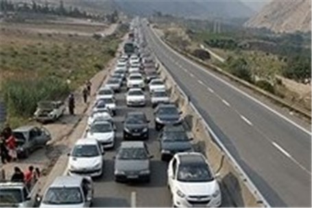 ترافیک نیمه سنگین در باند جنوبی آزاد راه کرج - تهران