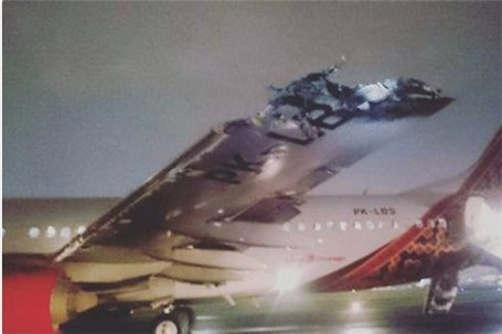 برخورد یک هواپیمای مسافربری به هواپیمایی دیگر در فرودگاه «جاکارتا»