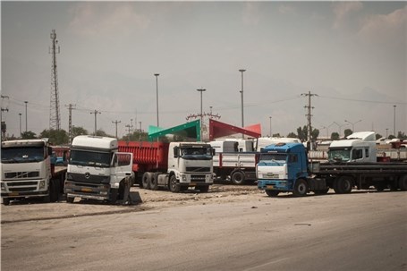 تجمع اعتراض آمیز کامیون‌داران پایانه بار بندرعباس