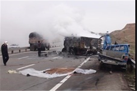 ۳ کشته و یک مجروح در برخورد سه دستگاه خودرو در " زنجان "
