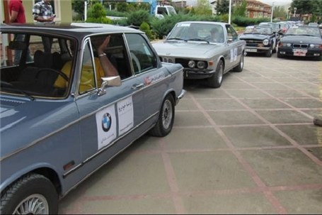 جشنواره خودروهای کلاسیک در کرمانشاه در حال برگزاری است