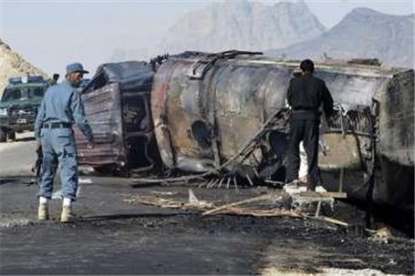 برخورد دو اتوبوس با تانکر سوخت در افغانستان ۵۰ کشته برجا گذاشت