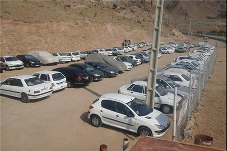 خودروهای پارک شده در معابر عمومی معضل مردم و مسئولان شهر مهران است