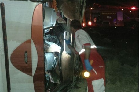 آخرین جزئیات حادثه واژگونی اتوبوس در نی‌ریز فارس