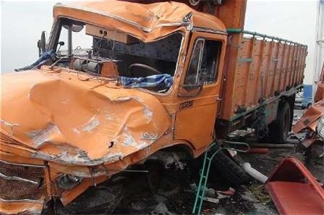 برخورد سه خودرو در جاده بادرود نطنز - اردستان ۲ کشته برجا گذاشت