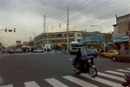 ترافیک در منطقه 12 تهران به علت سنگ‌فرش چهارراه سرچشمه و سیروس