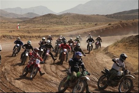 مسابقات موتور کراس منطقه شرق و جنوب کشور در قاین برگزار می شود