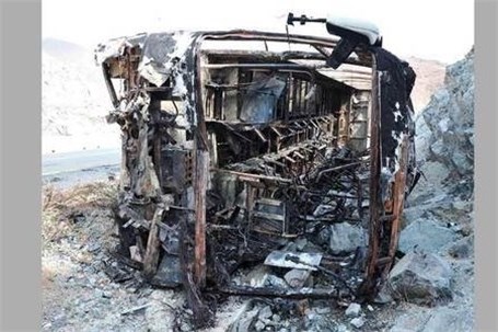 اتوبوس مسافربری با ۱۷ سرنشین در محور سقز دیواندره آتش‌ گرفت