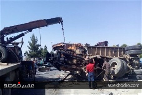تصادف وحشتناک و عجیب خودروی کامیون در داخل شهر زنجان