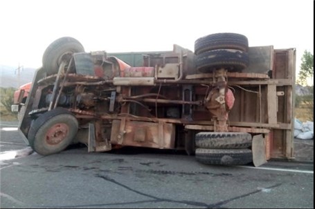 واژگونی کامیون در زنجان دو کشته و مصدوم برجای گذاشت