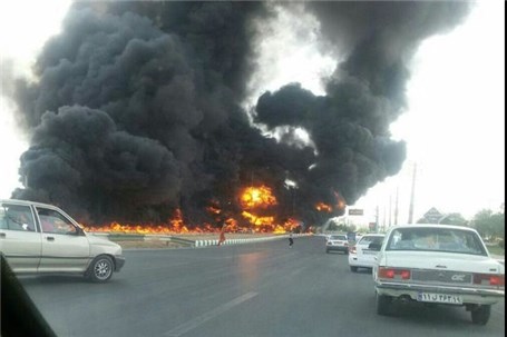 خودرو پژو در پمپ بنزین آبادان آتش گرفت