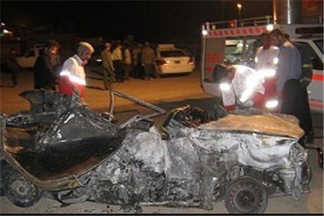 برخورد ۲ خودرو در قم باعث سوختن یک نفر در آتش شد
