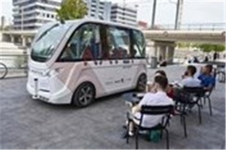تردد اولین اتوبوس بدون راننده جهان در لیون فرانسه