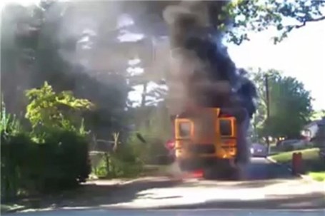راننده شجاع ۲۰ کودک را از میان آتش نجات داد
