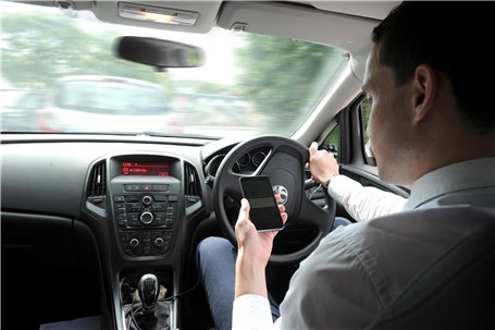 افزایش ۱۲۰ درصدی برخورد پلیس با تخلف صحبت با موبایل حین رانندگی