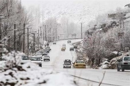 جاده های سه استان برفی و بارانی است