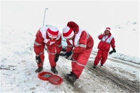 امدادرسانی هلال احمر زنجان به 15 مسافر گرفتار در برف