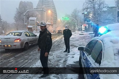 آماده‌باش بامدادی پلیس پایتخت در پی بارش برف + عکس