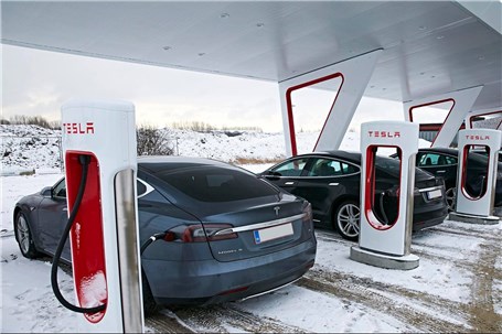 ایستگاه‌های شارژ خودروهای "تسلا" خورشیدی می‌شوند