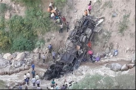 مرگ دلخراش 13 نفر به دلیل سقوط کامیون به دره ای در پرو