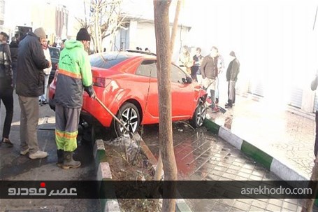 برخورد 2 خودرو و یک موتورسیکلت در خیابان قزوین