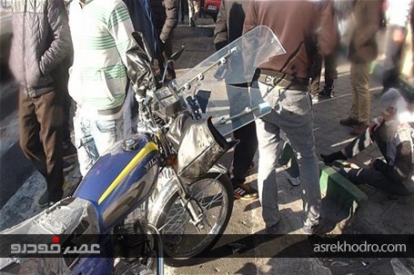 برخورد 2 خودرو و یک موتورسیکلت در خیابان قزوین